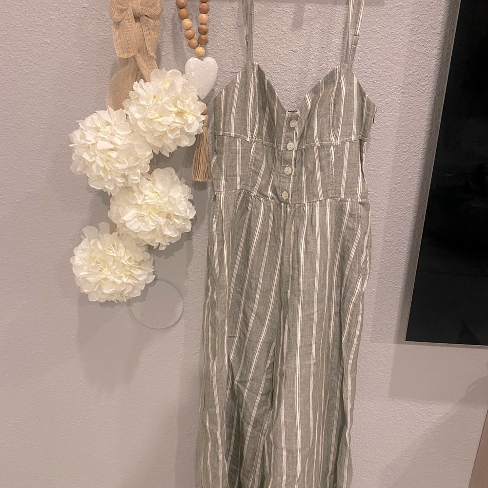 Madewell sleeveless wide leg jump suit
Great condition